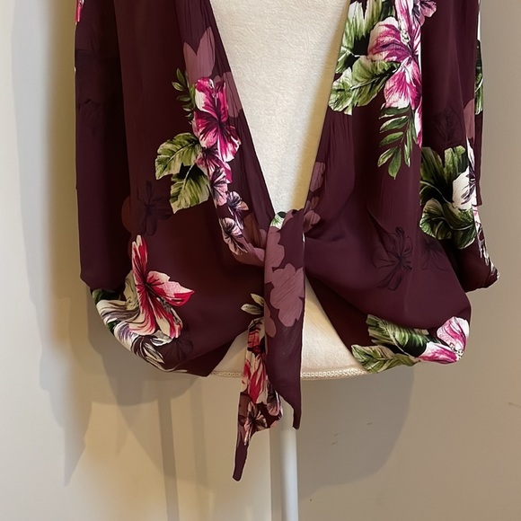 Hawaiian Floral Kimono Medium - Picture 2 of 11